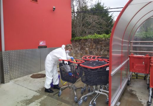 O Concello de Camariñas reforza a limpeza nos supermercados